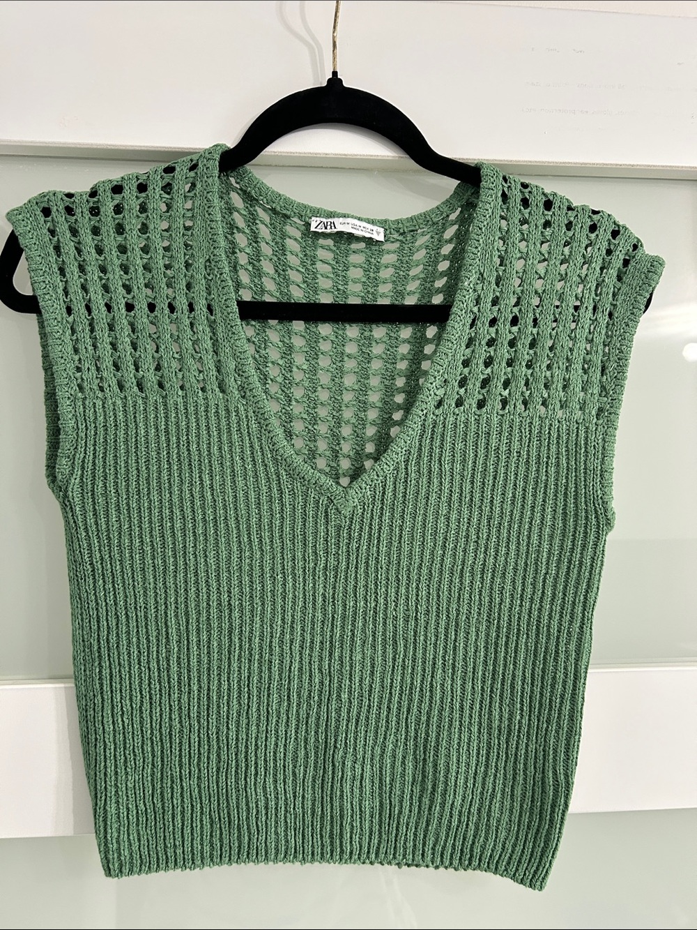 Zara Cropped Green Open-Knit V-Neck Sweater Vest in size Medium